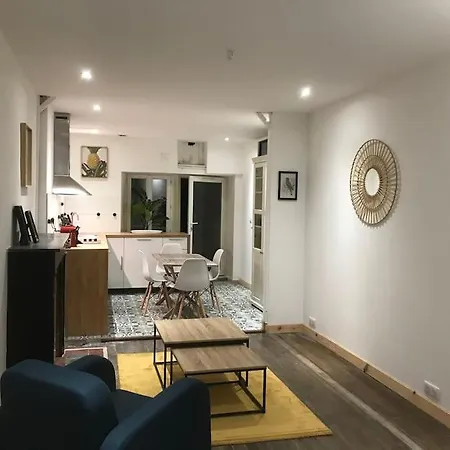 Appartement Cosy A Deux Pas De La Gare Laval  Extérieur photo